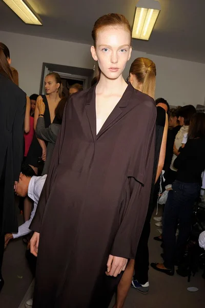 Look 16